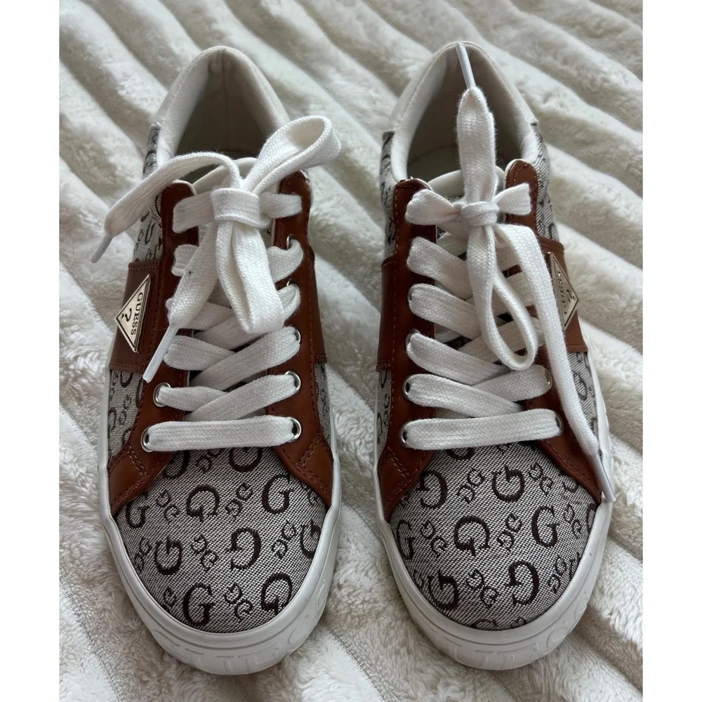 Guess Astray Kids Brown Logo Monogram Low Top Lace Up Sneakers WGASTRAY4-R‎ 5.5M